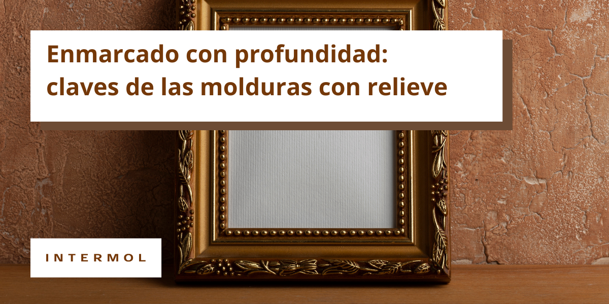 Enmarcado con profundidad claves de las molduras con relieve